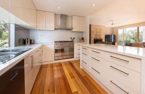 Blairgowrie House | Blairgowrie Coastal Retreat: 10/10 Rated with Ocean Views