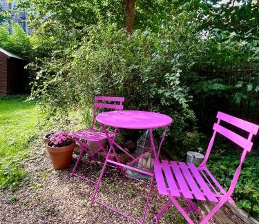 Leith Apartment | Cozy Garden Flat: Guest Rated 9.1 & Pet Friendly Retreat
