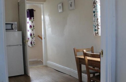 Longford Apartment | Relaxing Garden Flat with Inviting Hot Tub Amenities