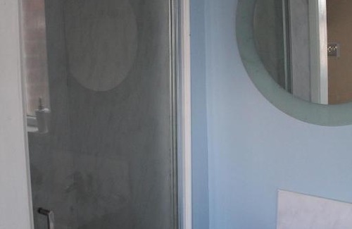 Longford Apartment | Relaxing Garden Flat with Inviting Hot Tub Amenities