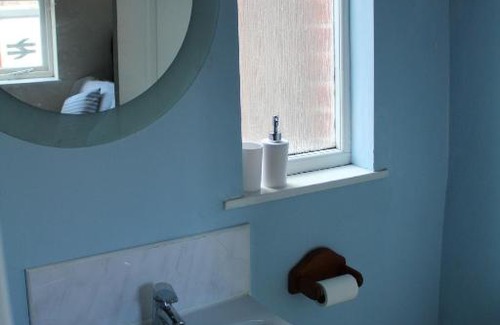 Longford Apartment | Relaxing Garden Flat with Inviting Hot Tub Amenities