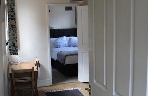 Longford Apartment | Relaxing Garden Flat with Inviting Hot Tub Amenities
