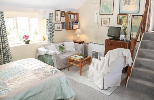 Pilton House | Family-Friendly Retreat at Garden Flat - Rated 9.5/10