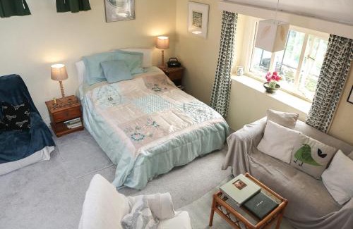 Pilton House | Family-Friendly Retreat at Garden Flat - Rated 9.5/10