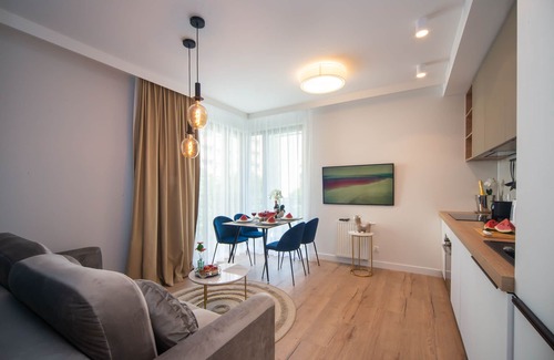 Gdansk City Center Apartment | Explore Comfort at Garden Gate 151 with Spa and Breakfast
