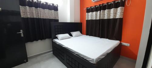 Kolkata House | Pet-Friendly Garden Guest House Near Ruby General Hospital
