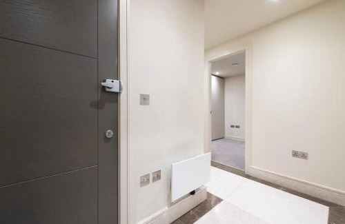 Chigwell Apartment | Charming Garden Haven Retreat in Chigwell - Family Friendly