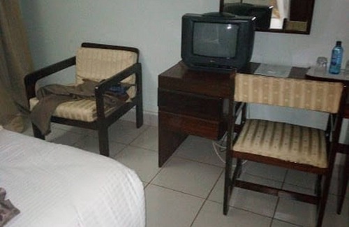 Ngelani Hotel | Comfortable Stay at Garden Hotel with Breakfast & Dining