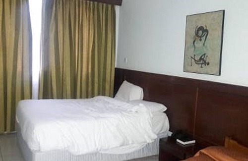 Ngelani Hotel | Comfortable Stay at Garden Hotel with Breakfast & Dining