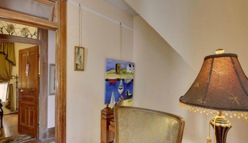 Hannibal Bed & Breakfast | Pet Friendly Garden House Bed and Breakfast with Dining