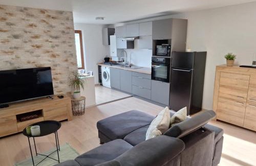 Roundnice nad Labem Apartment | Garden House: Guest Rated 9.6 with Family-Friendly Dining