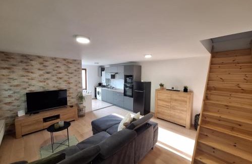 Roundnice nad Labem Apartment | Garden House: Guest Rated 9.6 with Family-Friendly Dining