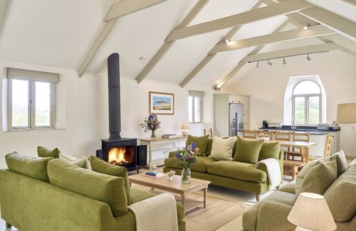 Totnes Cottage | Family-Friendly Garden House with Pool in Cornworthy