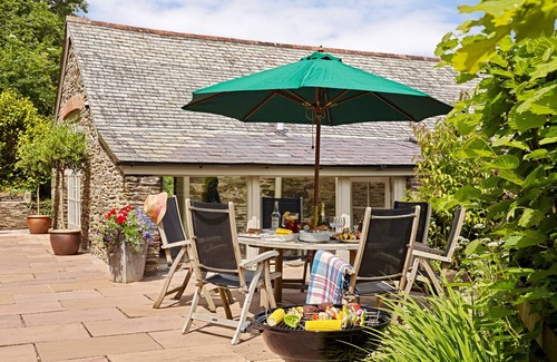 Totnes Cottage | Family-Friendly Garden House with Pool in Cornworthy