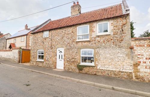 Northwold House | Pet-Friendly Garden House with Exceptional 9.3/10 Rating