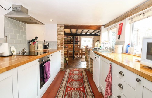 Northwold Cottage | Garden House: Pet-Friendly Getaway with Kitchen & Breakfast