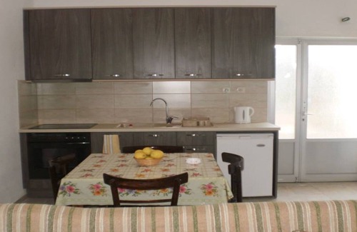 Nea Rodha House | Charming Garden House with Breakfast & Kitchen Amenities