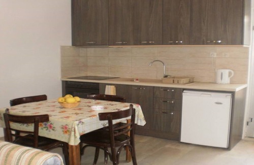 Nea Rodha House | Charming Garden House with Breakfast & Kitchen Amenities