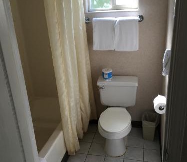 Fresno Hotel | Pet-Friendly Garden Inn and Suites Fresno with Pool Access