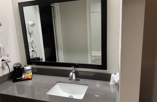 Bruni Hotel | Exceptional Garden Inn & Suite with Family-Friendly Amenities