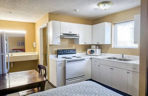 Mount Berry Hotel | Budget-Friendly Garden Inn & Suites with Family Amenities