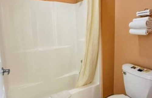 Mount Berry Hotel | Budget-Friendly Garden Inn & Suites with Family Amenities