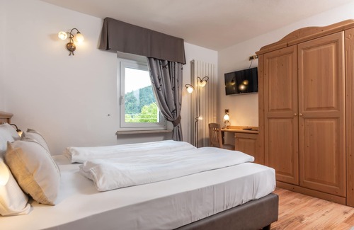 Pieve di Ledro Hotel | Garden Oasis: Guest Rated 9/10 with Pool and Spa Amenities