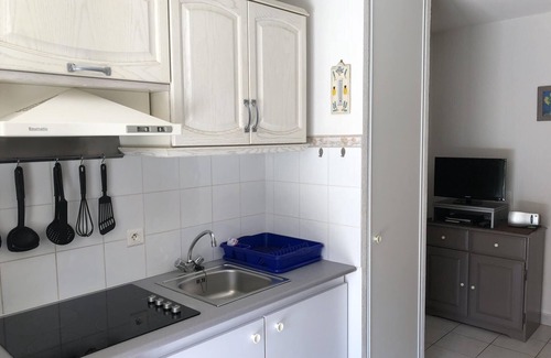 Miramar Apartment | Beautiful Ground Floor Apartment with Garden & Ocean View