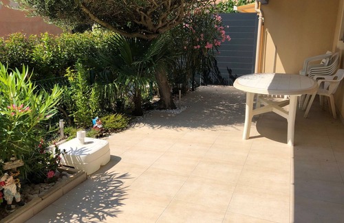 Miramar Apartment | Beautiful Ground Floor Apartment with Garden & Ocean View