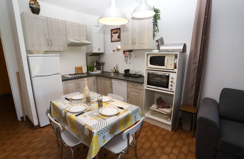 Saint-Cyprien Plage Apartment | Cozy Garden Level Retreat for 4 at St Cyprien Golf Course