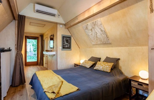Cabrerets Apartment | Scenic Garden Level Studio with Breathtaking Views