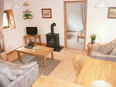 Knighton House | Family-Friendly Garden Lodge with Pet-Friendly Amenities