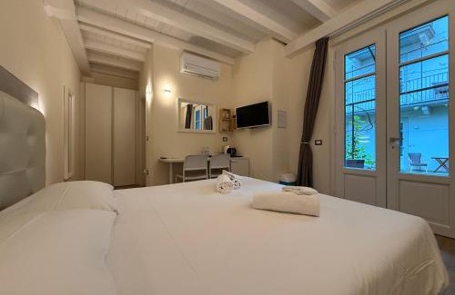 Stresa Apartment | Garden Lodge: Guest Rated 9.8 - A Premier Stay Awaits