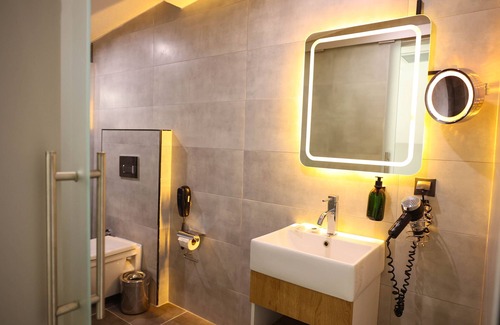Arnavutkoy Bed & Breakfast | Budget-Friendly Getaway at Garden Mode Airport Hotel