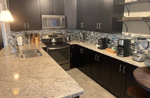 Central Oakland Park House | Relaxing Oasis with Private Pool & Spa near Fort Lauderdale