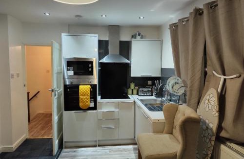 Colyers Apartment | Relax at the Garden of Peace - Pet and Child Friendly Stay