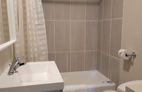 Colorado Springs Hotel | Comfortable Stay at Garden of the Gods Motel with Breakfast