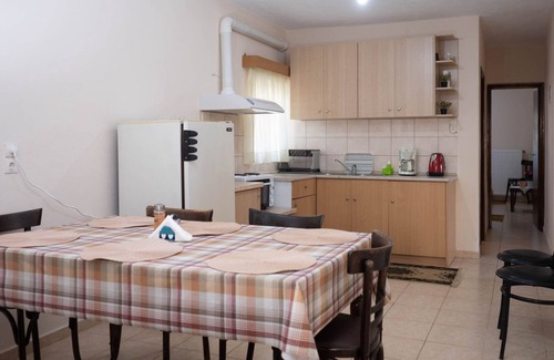 Trikala House | Serene Garden Retreat in Megalochori Trikala, Family-Friendly