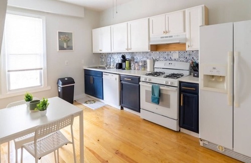 Woodland Heights Apartment | Pet-Friendly Garden Penthouse: 3 Bedrooms, Top Guest Rated!