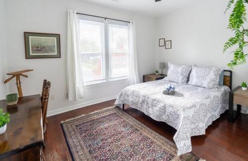 Woodland Heights Apartment | Pet-Friendly Garden Penthouse: 3 Bedrooms, Family Friendly!