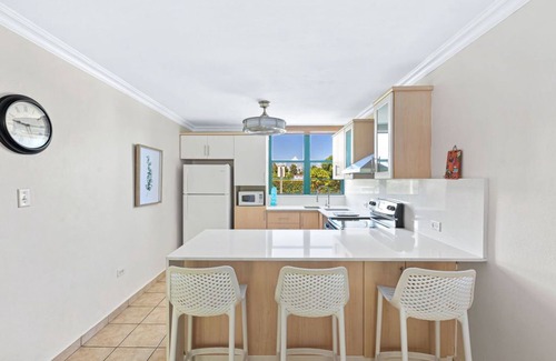 Mediania Alta Apartment | Elevate Your Stay at Aquatika 8001 with Pool Views