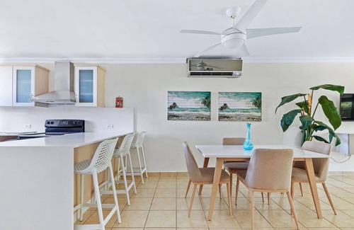 Mediania Alta Apartment | Elevate Your Stay at Aquatika 8001 with Pool Views