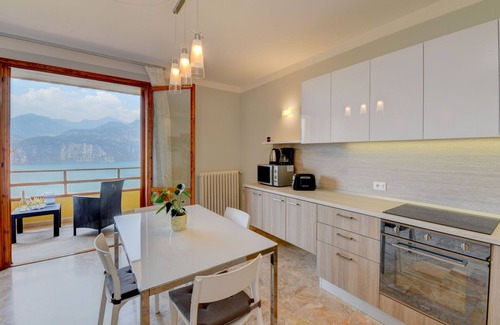 Malcesine Apartment | Idyllic Garden Residence Malcesine with Lake View & Pool