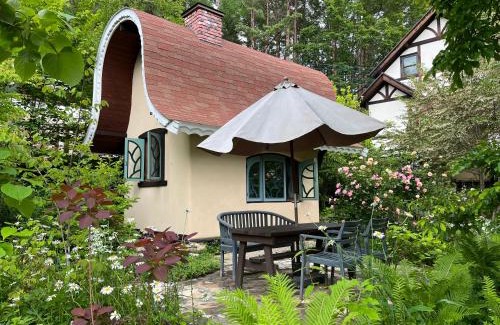 Hokuto Bed & Breakfast | Oceanfront Garden Shed R: Guest Rated 9.4/10 Stay