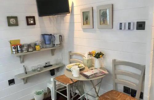 Goudhurst Bed & Breakfast | Cozy Garden Studio - Guest Rated 8/10 for Your Stay