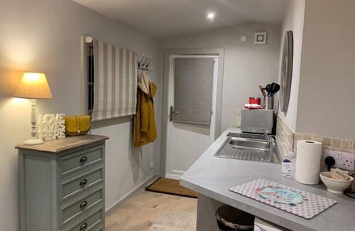 Great Milton Cabin | Cozy Garden Studio Near Le Manoir aux Quat’Saisons