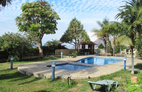 Tazacorte Apartment | Inviting Garden Studio with Pool and Ocean Views