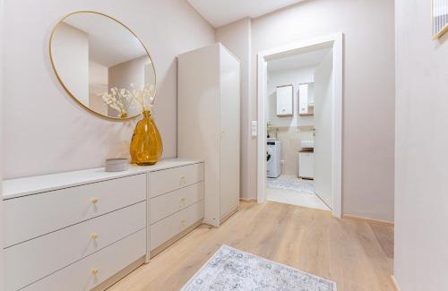 Krems an der Donau Apartment | Garden Suite at Steinertor: Family-Friendly Retreat