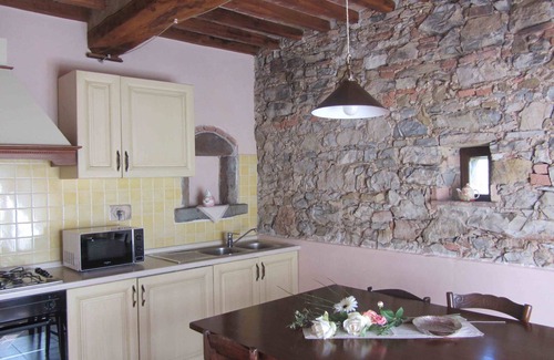 Sassetta Apartment | Garden Suite with Two Bedrooms and Pet-Friendly Amenities