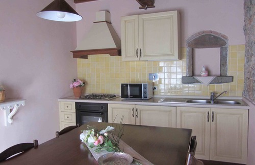 Sassetta Apartment | Garden Suite with Two Bedrooms and Pet-Friendly Amenities